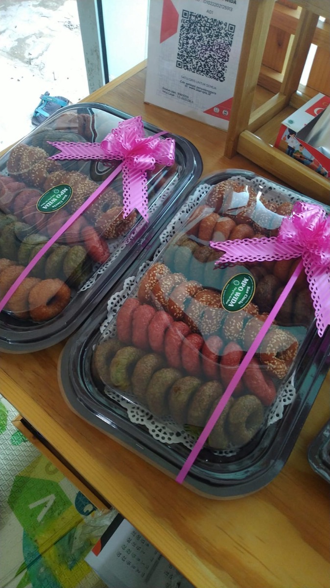 Hantaran pernikahan kue cincin aneka warna